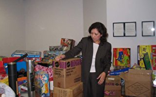 国会议员苏丽丝发起圣诞玩具捐赠