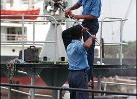 斯里兰卡海军炮艇遭自杀攻击炸沉