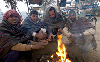 印度出现低温 游民冻死街头