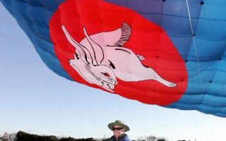 重達250公斤世界最大風箏成功飛向天空