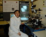 刘伟博士在他的大学实验室。(大纪元)