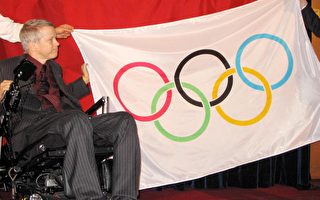 殘疾人溫哥華市長準備迎2010冬奧會旗