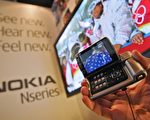 手機製造商諾基亞13日在巴塞隆納3GSM會場發表新款手機Nokia N-92 (LLUIS GENE/AFP/Getty Images)