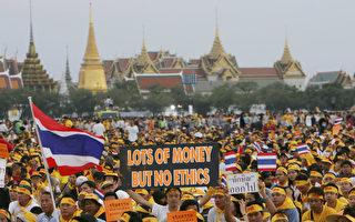 泰国曼谷十万人示威 要求总理辞职