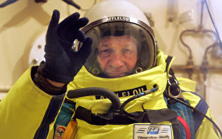 挑战太空跳伞 61岁勇士散尽家产
