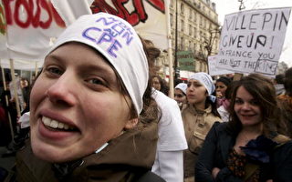 抗议就业法 法国25万学生火爆示威