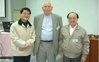 国际数学竞赛世界联盟主席来台颁奖