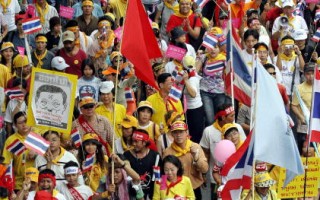 泰國反總理戴克辛示威群眾癱瘓曼谷購物區