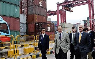 美国国土安全部长参观香港港口设施