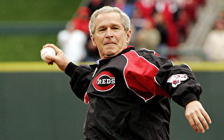 球迷总统布什 为职棒新球季主持开球仪式