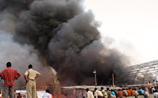 组图:印度贸易展场大火 至少100人丧生