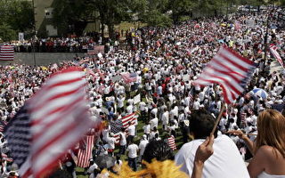 美数十万移民游行争权益 力量不容忽视