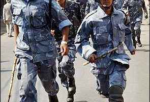 尼泊爾警方以橡膠子彈催淚瓦斯對付示威者