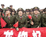 一組在西北的中共女兵。（LIU JIN/AFP/Getty Images)