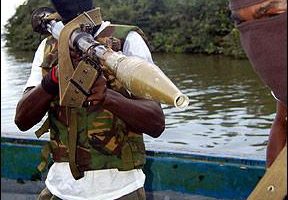 尼日利亚叛军袭油罐车 要石油公司撤离