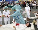 中国大陆法轮功学员遭活体摘除器官真人演示。(大纪元)