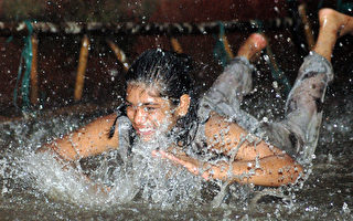 圖片新聞：熱浪襲印巴 熱死近百人
