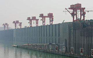 长江三峡大坝带给人们的是什么？