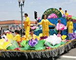 南加蒙市90年慶大遊行 華裔送美好祝福