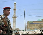 在伊拉克巴士拉巡逻的伊拉克士兵。（ESSAM AL-SUDANI/AFP/Getty Images)