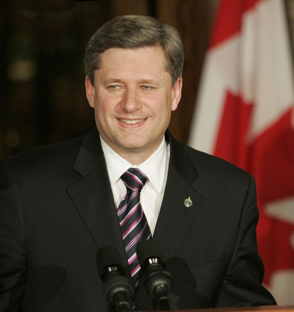 加拿大總理哈柏2006年2月26日在國會山莊的一次新聞發佈會上表示﹐加拿大政府應該就具有種族歧視的華裔人頭稅和排華法案向華裔加拿大人道歉和賠償。(PATRICK DOYLE/AFP/Getty Images)