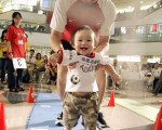 組圖：港百位BB與爸爸踢波過父親節