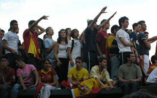 看看熱情的西班牙球迷