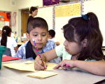 移民儿童问题 双语学习或单用英文