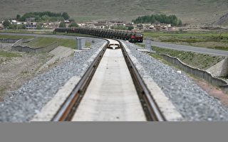 青藏铁路将通　藏民反对激烈