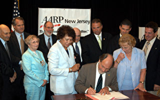 新州州長簽署新法給老人更多選擇