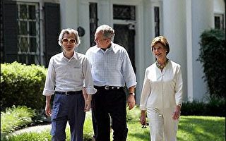 日相小泉与布什总统访问摇滚歌王艾维斯故居