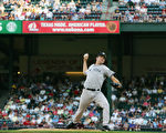 Mike Mussina/by Ronald Martinez/Getty Images