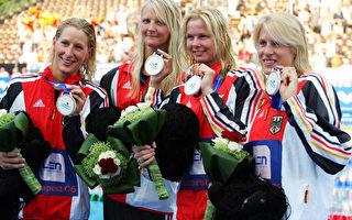 德女泳队破400公尺自由式接力世界纪录