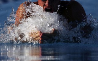 全美游泳锦标赛韩森刷新百尺蛙泳世界纪录