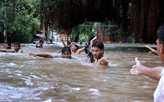 印度洪灾上千人死亡
