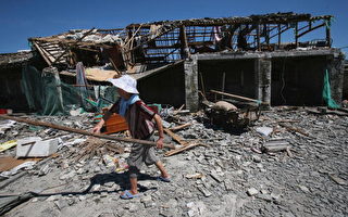 英国记者 台风过后死亡多的村庄被封锁