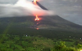菲律宾火山进入最危险阶段  3记者报导火山车祸丧生