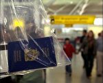 英国降低安全威胁层级  放宽行李限制