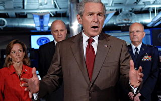 布什访问反恐中心重申全力保护国民决心