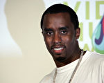 Diddy poses/ by Evan Agostini/Getty Images