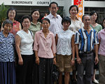 新加坡移民署长用特权对付7旬中国老人