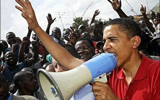 美参议员欧巴马探访肯亚贫民区 引爆热烈欢迎