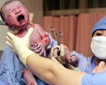 2005年1月6日在北京出生的这位婴儿被宣布是中国的第13亿个人。法新社照片