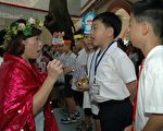 迎接國小新生學校展現溫馨創意