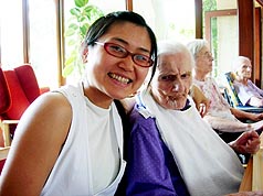 国际志工彭怡玨服务德国老人  美丽自己人生