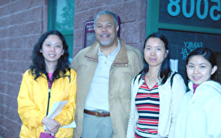 费城州参议员欢迎亚裔参加社区节庆