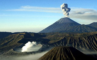 图文：印尼婆罗摩火山提高警戒级别