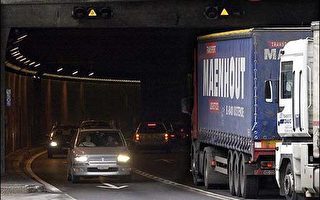 瑞士阿尔卑斯山隧道车祸 至少六死六伤