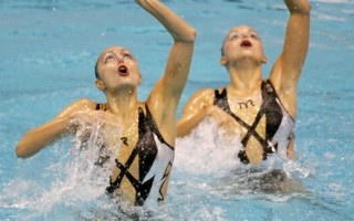 组图：世界杯花式游泳赛双人组 俄夺“冠”