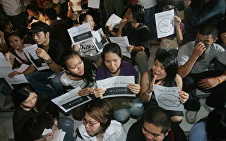 曼谷学生抗议军事政变